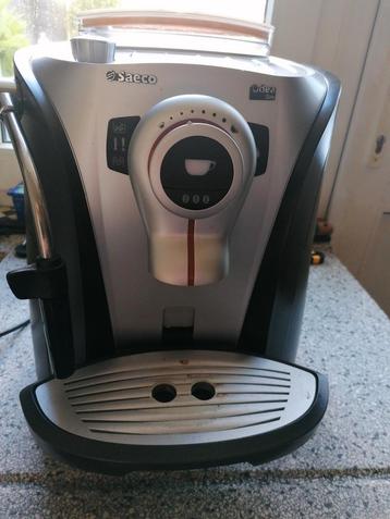 Te koop SAECO odea giro koffiemachine Moet WEG.  beschikbaar voor biedingen