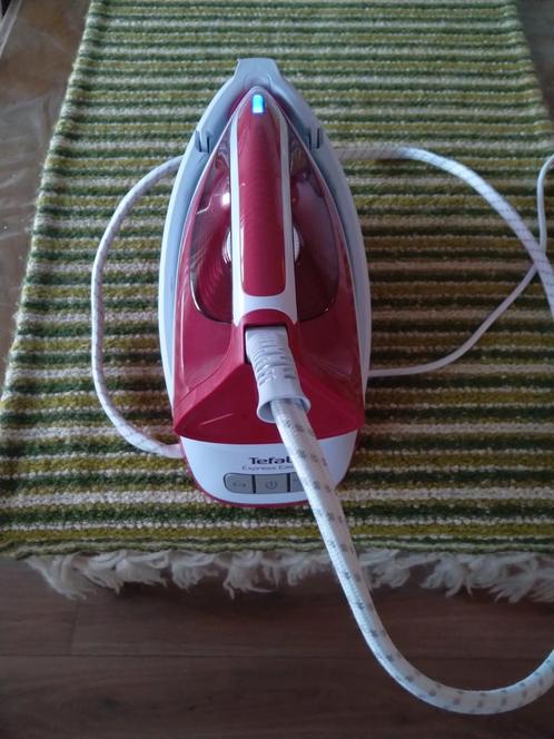 Tefal Stoomstrijkijzer. 1.7 L watervoorraad., Witgoed en Apparatuur, Strijkijzers en Strijkplanken, Zo goed als nieuw, Strijkijzer met snoer