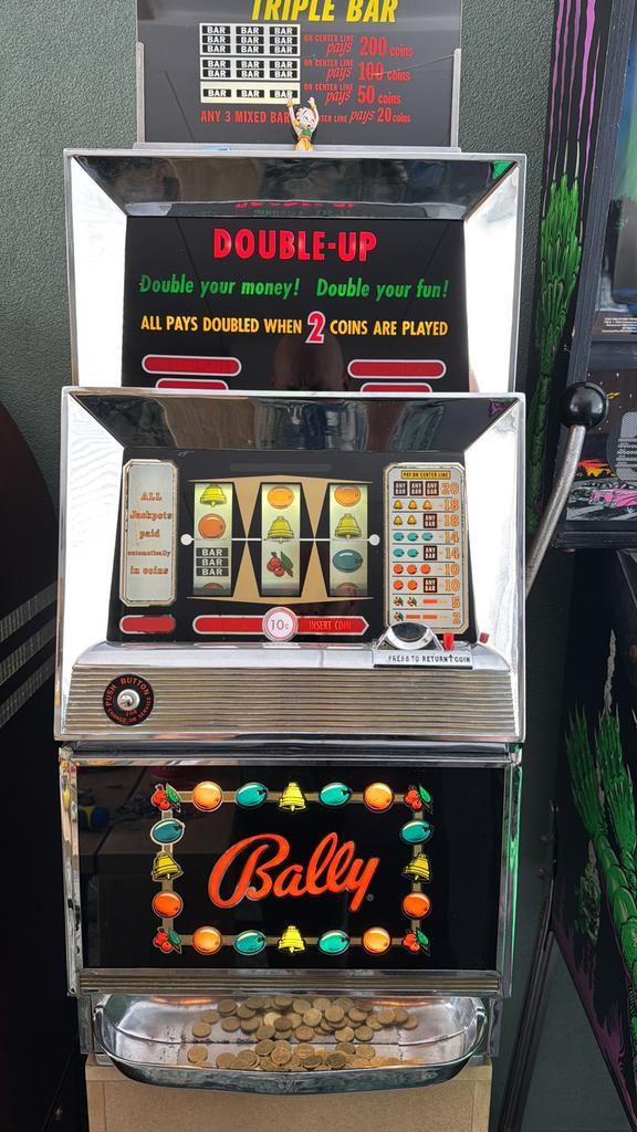 Bally Double-Up eenarmige bandiet, Verzamelen, Automaten | Gokkasten en Fruitautomaten, Zo goed als nieuw, Euro, Met sleutels