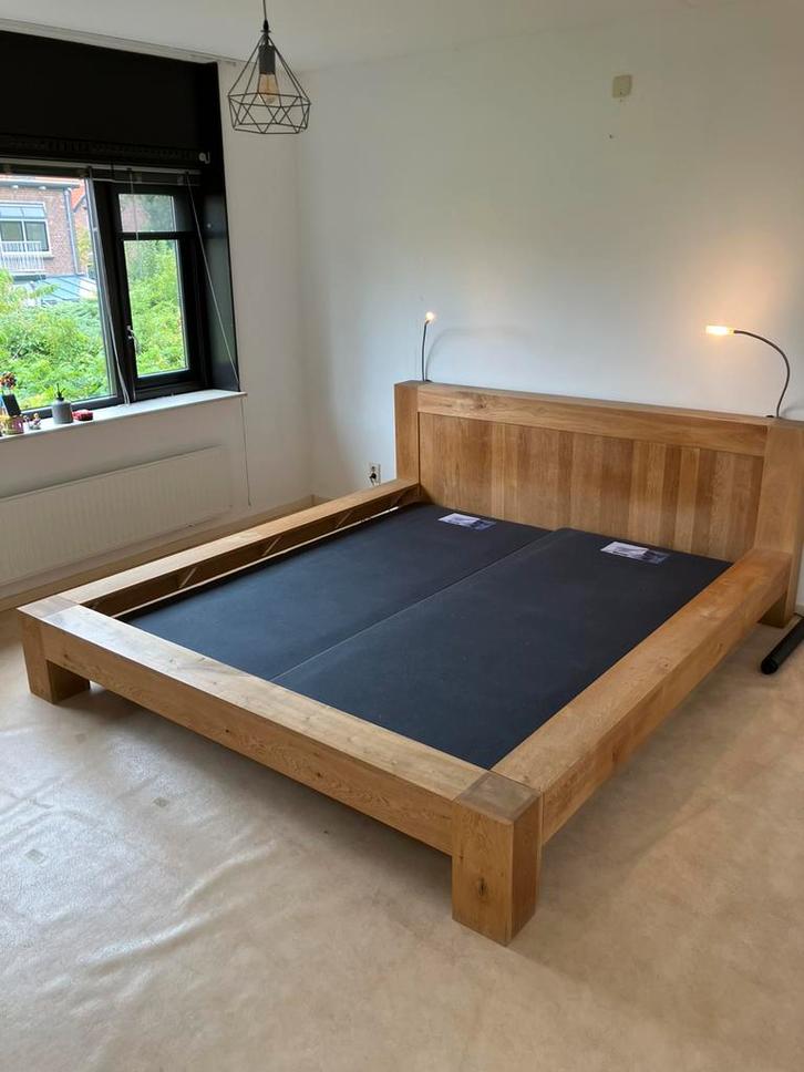 Houten tweepersoonsbed 180x210 met boxsprings van Goossens, Huis en Inrichting, Slaapkamer | Bedden, Zo goed als nieuw, Tweepersoons