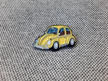 1 mooie pin van een gele Volkswagen Kever / Beetle te koop beschikbaar voor biedingen