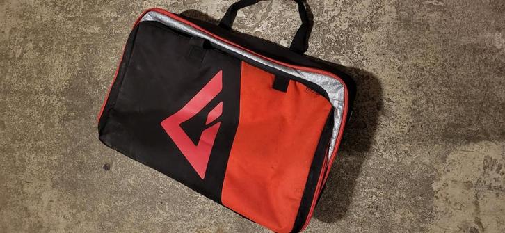 Te koop materiaal tas gunsails  diverse boatds jp Angulo sla, Watersport en Boten, Windsurfen, Zo goed als nieuw, Plank, Ophalen of Verzenden