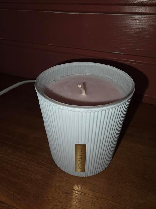 Rituals Kaars - Witte Pot, Huis en Inrichting, Woonaccessoires | Kandelaars en Kaarsen, Gebruikt, Kaars, Minder dan 25 cm, Overige materialen