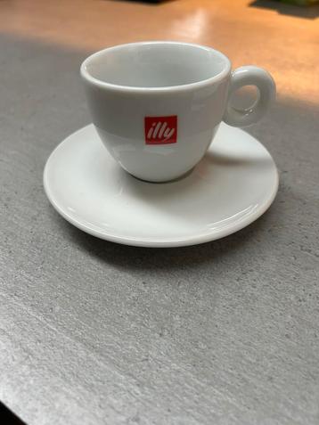 Illy kop en schotel  beschikbaar voor biedingen