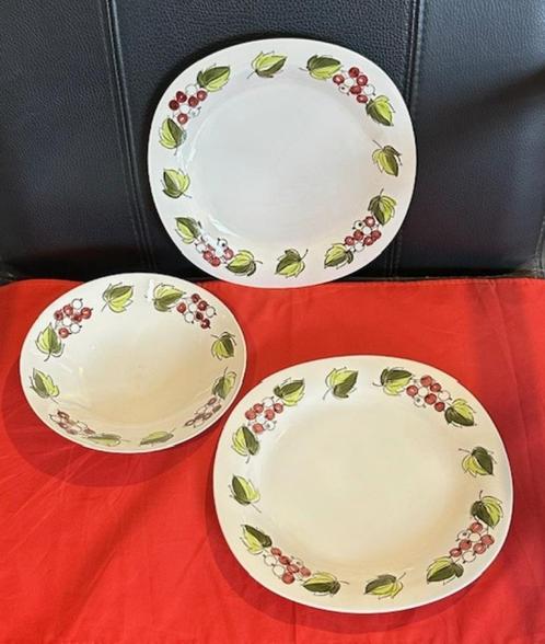 2x groot bord en 1 schaaltje Rorstrand Sweden, serie Druva, Huis en Inrichting, Keuken | Servies, Gebruikt, Bord(en), Overige stijlen