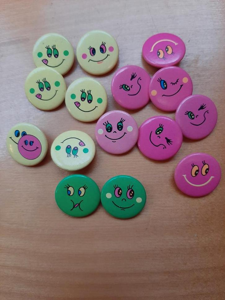 Vintage Buttons met gezichtjes, in prijs verlaagd, Verzamelen, Speldjes, Pins en Buttons, Gebruikt, Button, Figuurtje, Verzenden