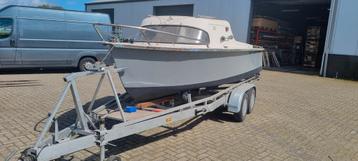 Te koop een kajuitboot/ motorboot met trailer  beschikbaar voor biedingen