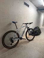 CUBE REACTION C:62 PRO WHITE/BLUE/RED 2023 XL, Fietsen en Brommers, Fietsen | Mountainbikes en ATB, 57 cm of meer, Ophalen of Verzenden