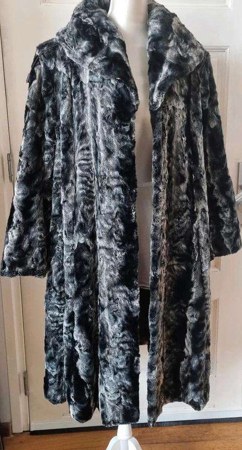 Lange zwart grijze lange " bontjas " maat 42 / 44, Kleding | Dames, Jassen | Winter, Zo goed als nieuw, Maat 42/44 (L), Zwart