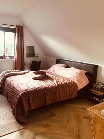 Supermooi twee-persoons bed (extra lang) beschikbaar voor biedingen