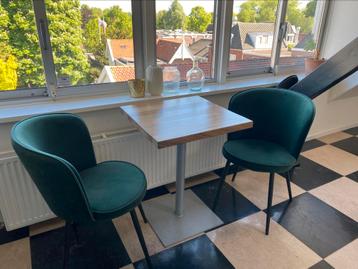 Tafel + 2 stoelen beschikbaar voor biedingen
