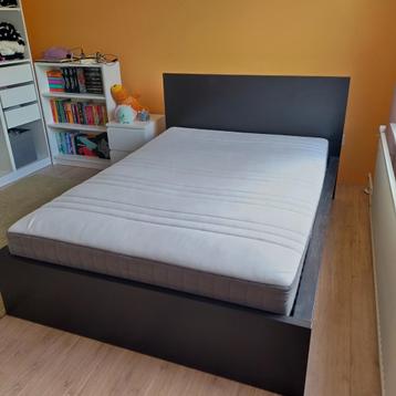Malm bedframe 140x200