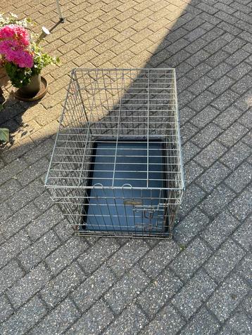 Honden bench. Gebruikt. beschikbaar voor biedingen