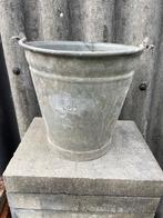 OUDE ZINKEN EMMER en  een originele PUTEMMER., Antiek en Kunst, Curiosa en Brocante, Ophalen of Verzenden