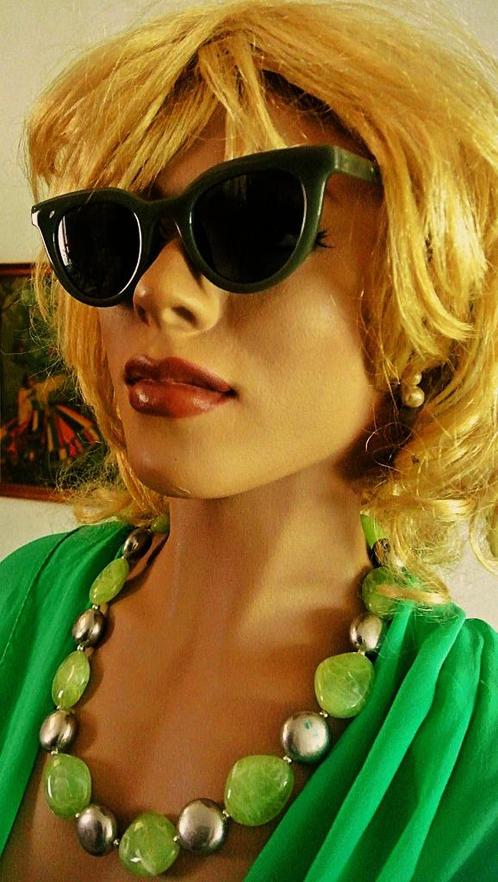 Zonnebril vintage groen vlindermodel bril kunststof, Sieraden, Tassen en Uiterlijk, Zonnebrillen en Brillen | Dames, Zo goed als nieuw