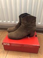 Mooie suède dames laarsjes Netjes in de doos! ARA, Beige, Lage of Enkellaarzen, Ophalen of Verzenden, Zo goed als nieuw