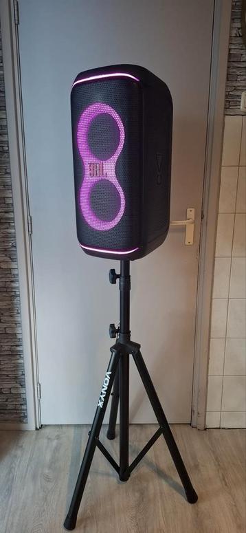 JBL 120 Partybox plus statief beschikbaar voor biedingen