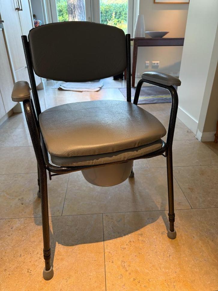 Po stoel, Diversen, Verpleegmiddelen, Zo goed als nieuw, Ophalen