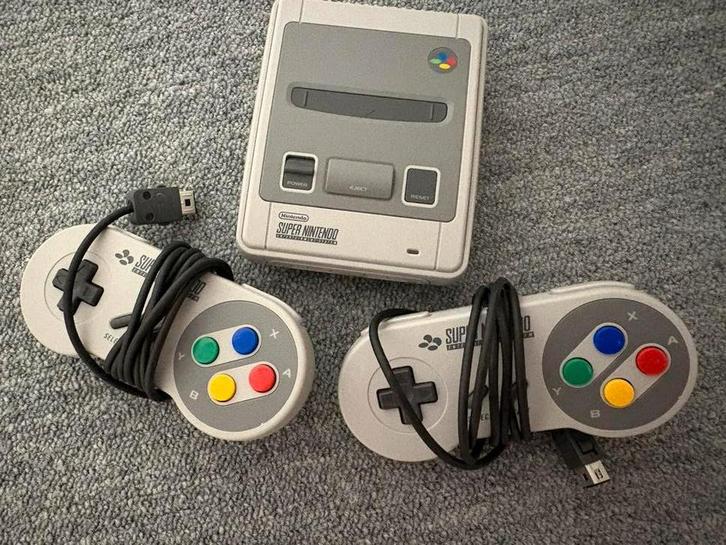 Snes mini classic met 2 controllers en extra spellen, Spelcomputers en Games, Spelcomputers | Nintendo Super NES, Zo goed als nieuw