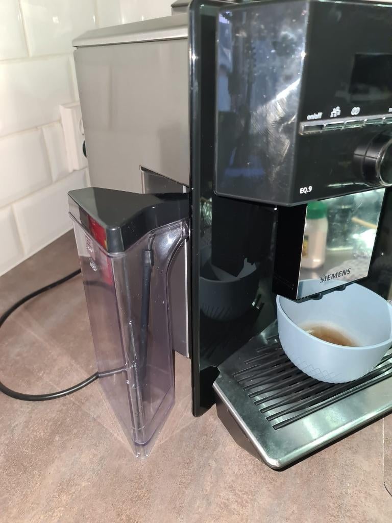 Siemens EQ.9 s300 volautomatische koffiemachine, Ophalen, Afneembaar waterreservoir, Gebruikt, Koffiemachine