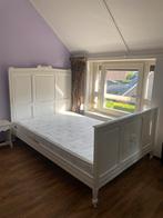 Mooi wit antiek bed met matras en nachtkastje 130 x 90, Antiek en Kunst, Antiek | Meubels | Bedden, Ophalen