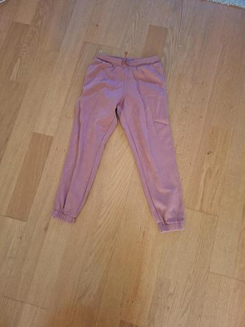 Joggingbroek maat 140 beschikbaar voor biedingen