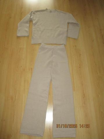 Prachtig dik winters huispak,ook voor after ski. beschikbaar voor biedingen