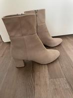 Prachtige beige suède laarsjes van h&m maat 38, Kleding | Dames, Schoenen, Beige, Lage of Enkellaarzen, Ophalen of Verzenden, Zo goed als nieuw
