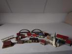 diverse huisjes, kerken en perron, Hobby en Vrije tijd, Modeltreinen | N-Spoor, Overige merken, Gelijkstroom, Brug, Tunnel of Gebouw