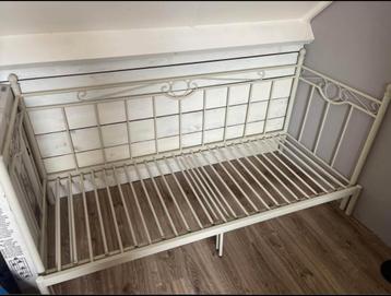 Tulle schuifbed van Leenbakker beschikbaar voor biedingen