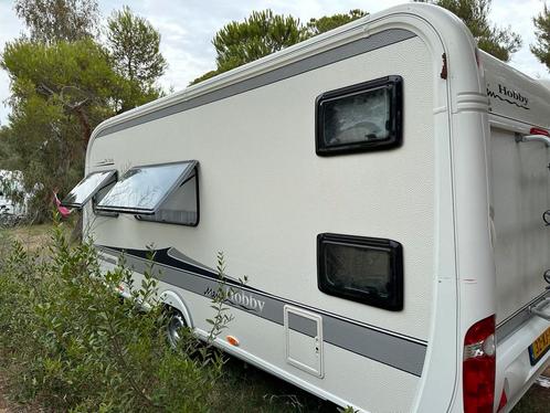 Hobby 490 KmfE De Luxe - Bouwjaar: 2012, Caravans en Kamperen, Caravans, Particulier, Treinzit, Hobby, Koelkast, Ophalen