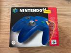 Blauwe Nintendo 64 controller in doos., Ophalen of Verzenden, Gebruikt, Overige controllers