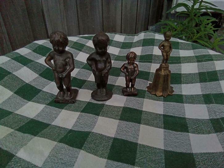 3 manneke pis beelden en 1 belletje brussel belgie in 1 koop, Antiek en Kunst, Curiosa en Brocante, Ophalen