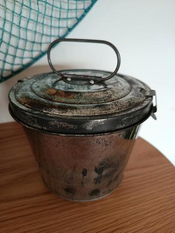 Poffertblik, puddingvorm  beschikbaar voor biedingen