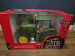 John Deere Bestuurbare Trekker - Nieuw in doos!, Hobby en Vrije tijd, Ophalen of Verzenden, Nieuw, Tractor of Landbouw, Britains