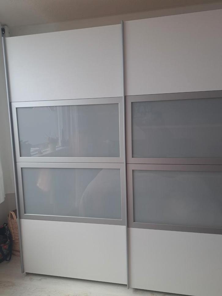 Mooie ruime kledingkast h/b/d: 213/200/66 ( geen Ikea!), Huis en Inrichting, Kasten | Kledingkasten, Zo goed als nieuw, 200 cm of meer