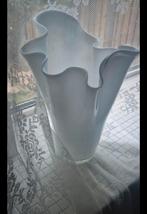 Witte Holmegaard-stijl vaas met geschulpte rand, Gebruikt, Wit, Ophalen of Verzenden, Glas