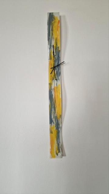 Carneol Wandklok - Modern Design beschikbaar voor biedingen