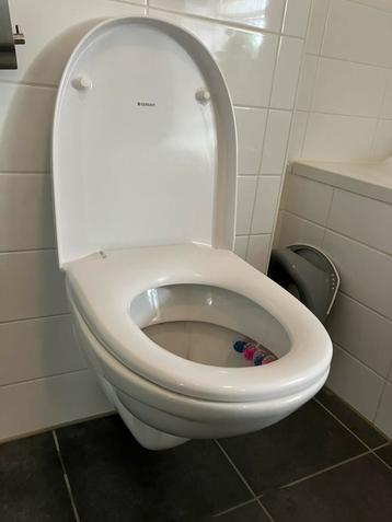 Geberit toiletpot 2 maal beschikbaar voor biedingen
