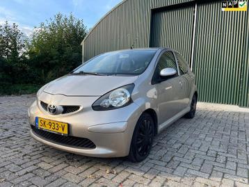 Toyota Aygo 1.0-12V + 5drs/ Airco / Elek. ramen / Leer / DAB beschikbaar voor biedingen