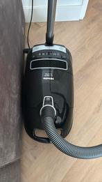 Miele stofzuiger 1 jaar oud, Witgoed en Apparatuur, Stofzuigers, Stofzak, Stofzuiger, Ophalen of Verzenden, 1600 tot 2000 watt