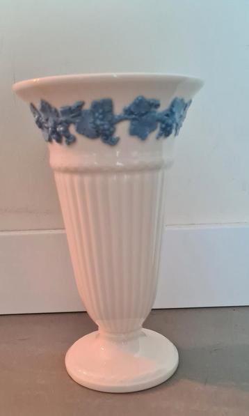 Wedgewood vaas beschikbaar voor biedingen