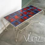 Vintage, retro tegeltafel, salontafel blauw rood, metaal, Ophalen, Gebruikt, 100 tot 150 cm, -