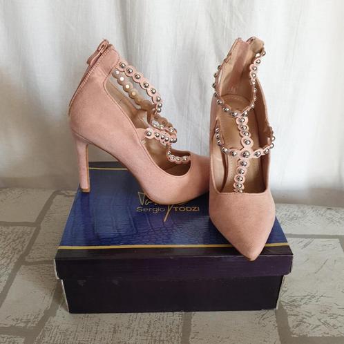 Gave roze stiletto's. Mt 38. Merk Sergio Todzi, Kleding | Dames, Schoenen, Nieuw, Pumps, Roze, Ophalen of Verzenden