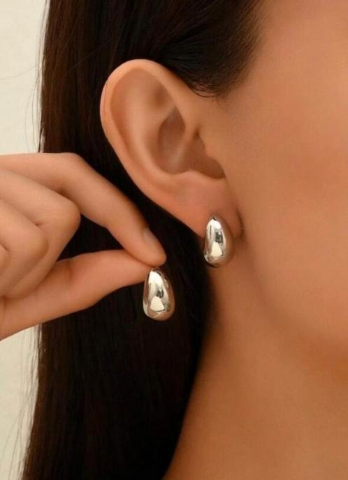 Zilverkleurige water druppel oorbellen, Sieraden, Tassen en Uiterlijk, Oorbellen, Nieuw, Knopjes of Stekers, Overige materialen