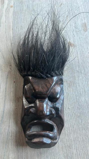 Houten Masker met Haar - Handgesneden Decoratieobject beschikbaar voor biedingen