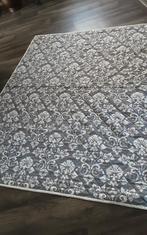 Plaid  of sprei  grijs wit 2 meter bij 130 cm 5 euro, Huis en Inrichting, Ophalen of Verzenden, Zo goed als nieuw, Grijs, Rechthoekig