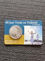 60 jaar vrede en vrijheid herdenkingsmunt, Postzegels en Munten, Munten | Nederland, Ophalen of Verzenden, Koningin Beatrix, Euro's
