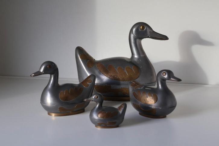 Mooie set met 4 Tinnen Eendjes met messing opdruk., Antiek en Kunst, Antiek | Koper en Brons, Ophalen of Verzenden