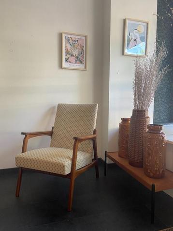 Vintage fauteuil, nieuw gestoffeerd beschikbaar voor biedingen